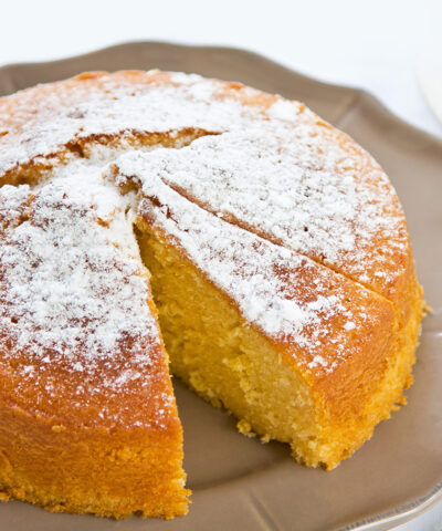 Soft Cake with powdered sugar